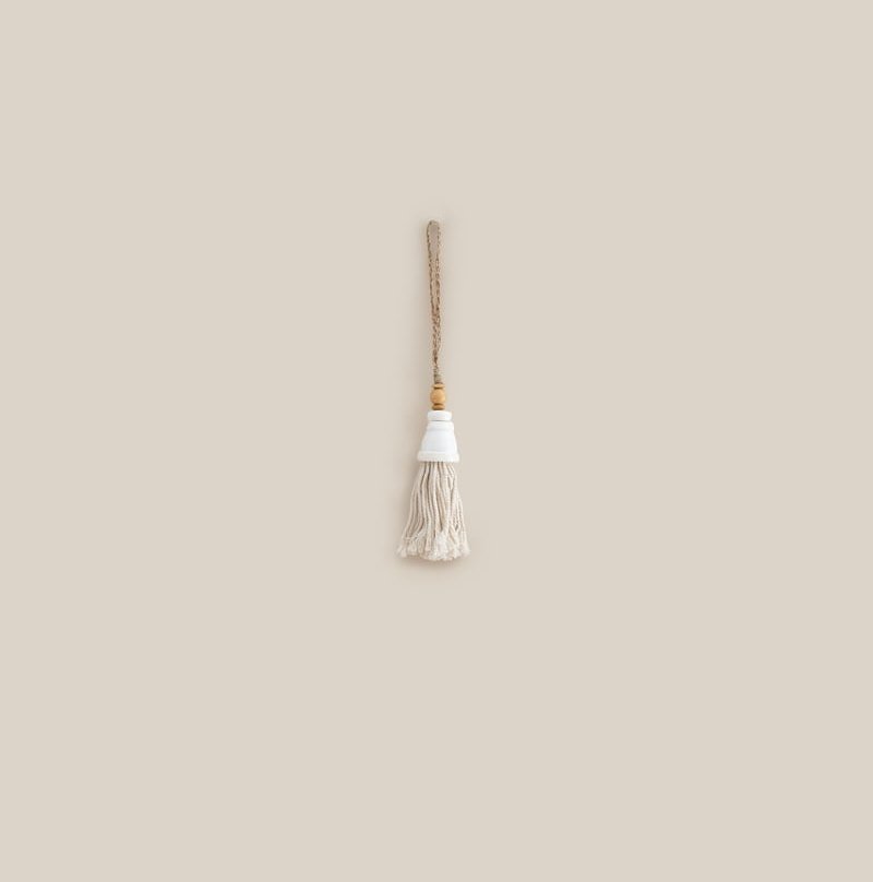 Small Tassel With White Shell